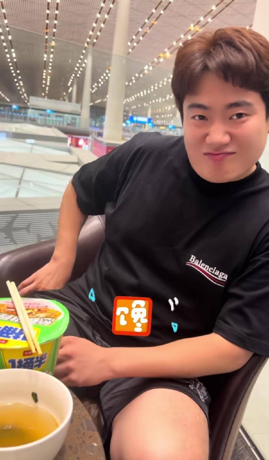 美丽姐发了视频，他们一家四口出去玩儿，颜值都在线！甜甜玩儿的都想吐了，孩子们依旧