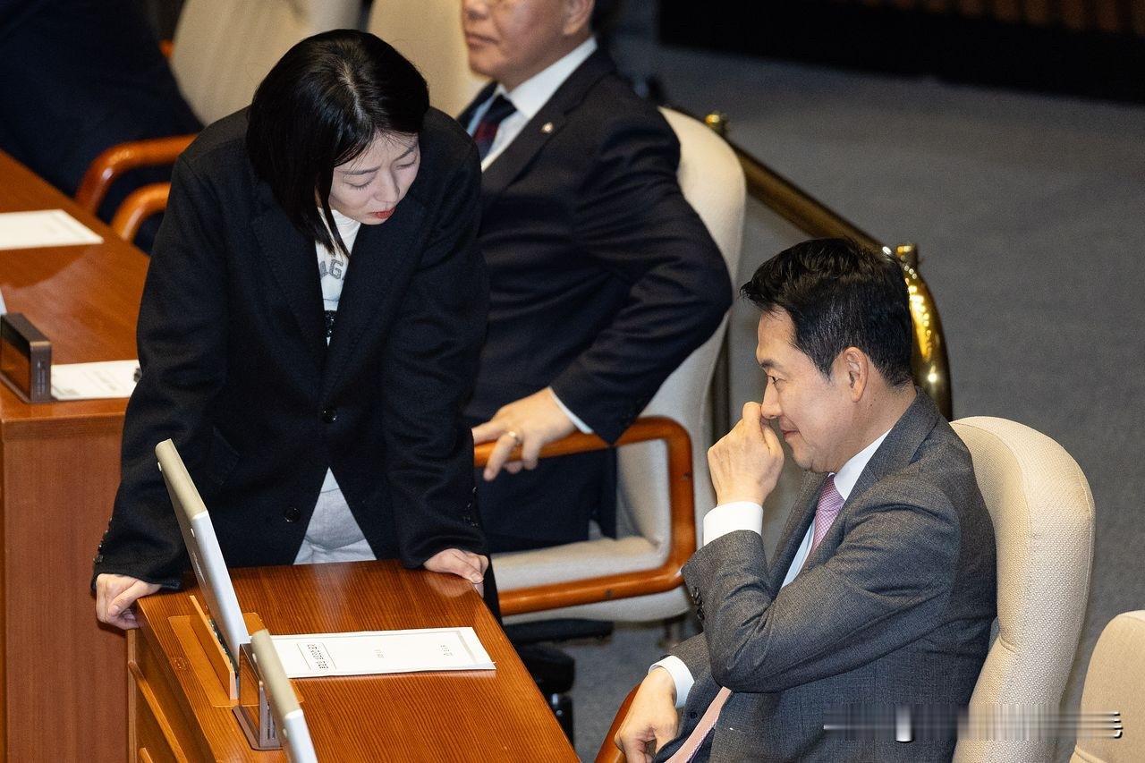 韩国最大在野党国民力量党近期深陷伦理委惩戒风波，党内派系对立白热化，伦理委员会已