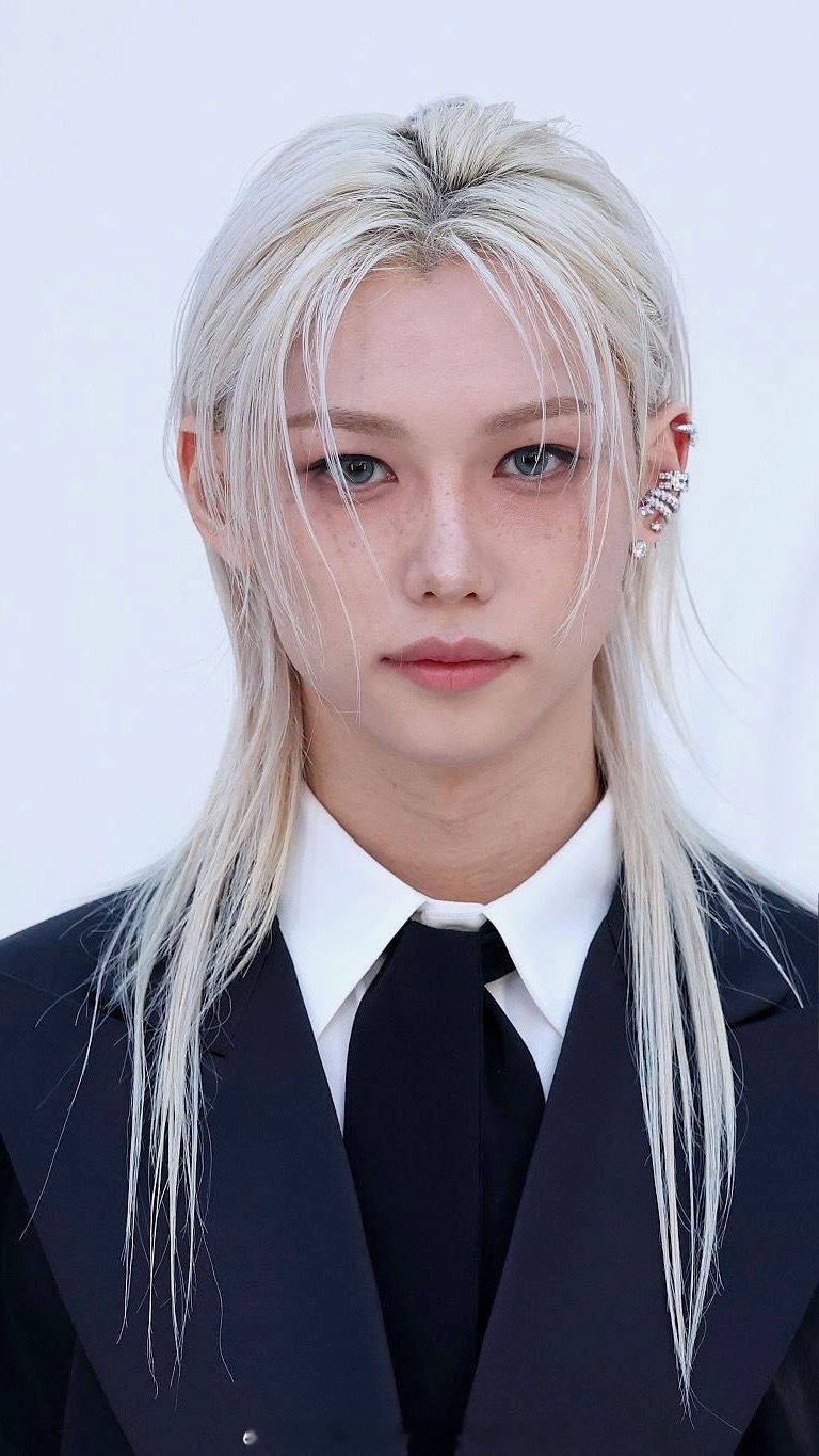 李龙馥felix巴黎时装周LV大秀新闻图 