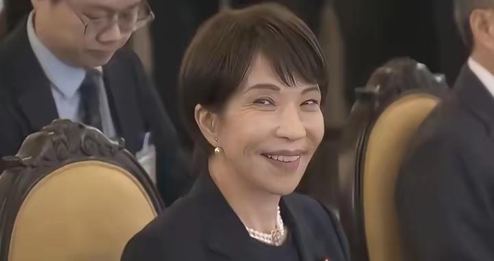 降级接待，日本很寒心。6月13日，日本首相高市早苗满怀期待地抵达英国，但没想到迎