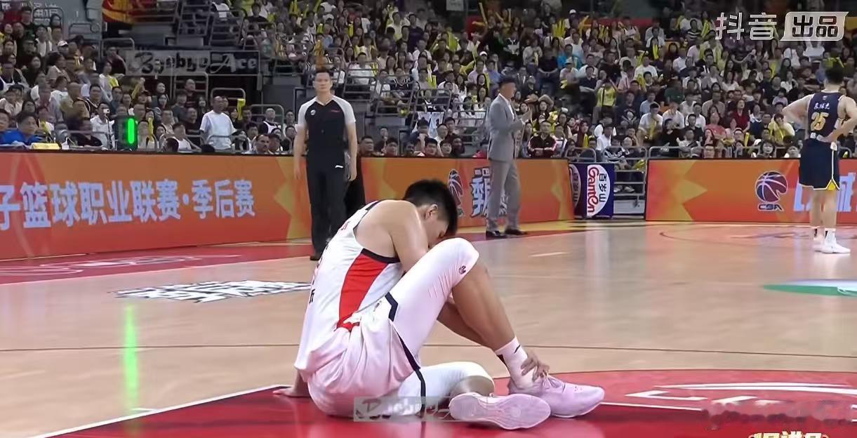 徐昕：我觉得首先还是再次感谢教练对我信任。对方也是一个非常有活力，非常凶狠的一支