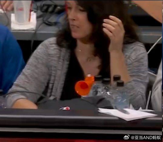 大屏幕关了，比赛重启，进入复古模式，如果需要“号声”的时候（例如24秒到时），就