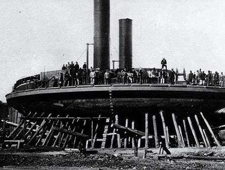 1873年，俄国海军突发奇想，打造了一艘圆形战舰，这艘战舰排水量2531吨，长宽