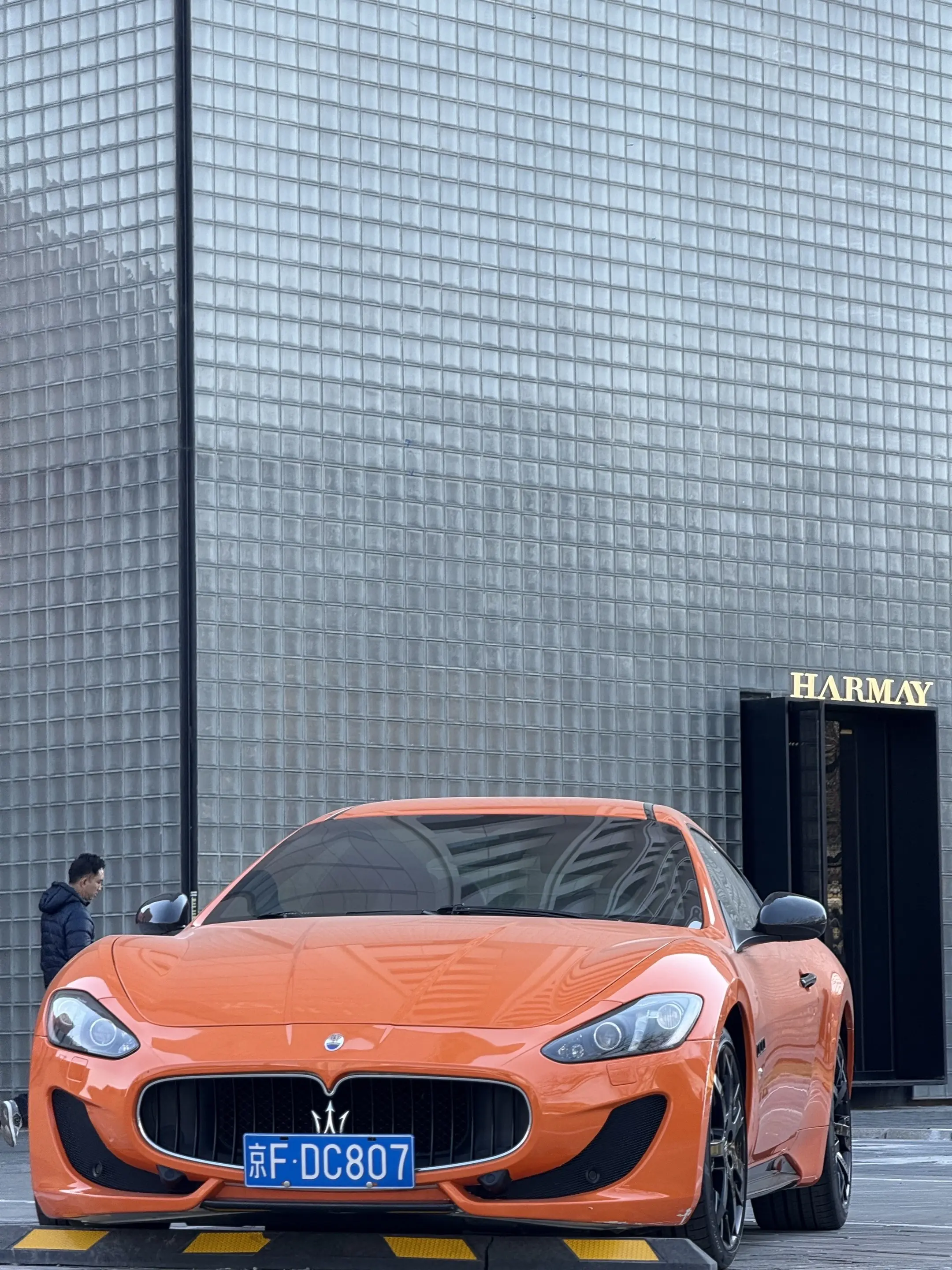 北京街拍。玛莎拉蒂GranCabrio 260万 奥迪S3 50万 玛...