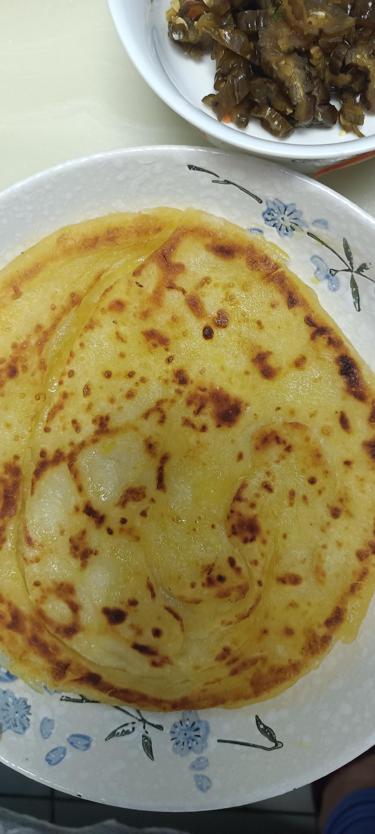 六点四十，早餐已经上桌。
每天临睡前，我老公都得告诉我，明早他想吃啥。
他今天也