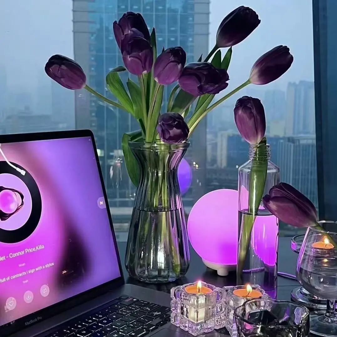  简单收拾了一下桌面，看着舒服多了。 