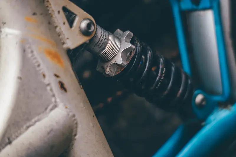 晕车党坐了电车晕得更厉害了，本以为是电车比油车轻，时速上了80之后会颠、晃，结果