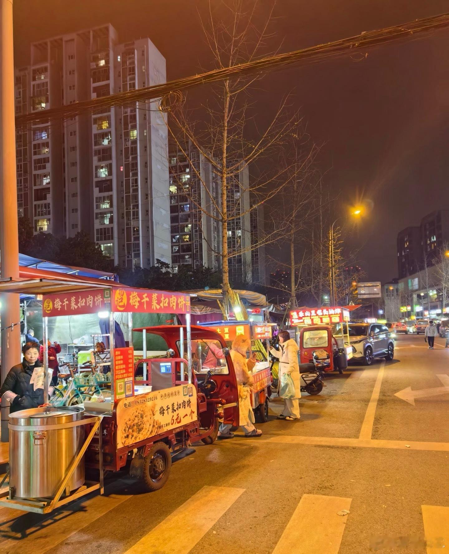 普通但赚钱的工作，除了摆摊我真想不到其他的了，成本低，时间灵活、容错率低，就算是