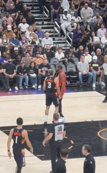 杜兰特喷狄龙：我打得最差的赛季也比你巅峰强！
杜兰特晃倒狄龙，中投命中！
杜兰特