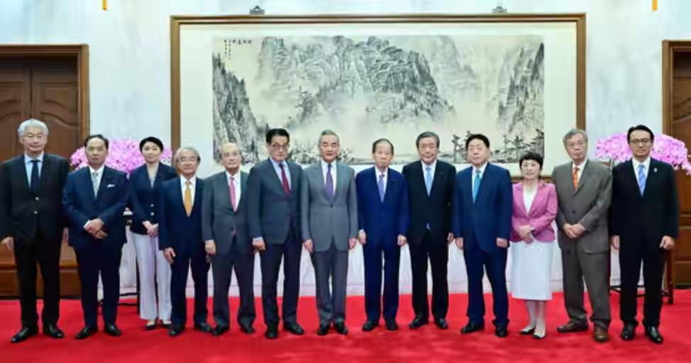 中日关系僵在这了，可日本那边，却接二连三地想派人来中国访问。要我看，这个请求，中