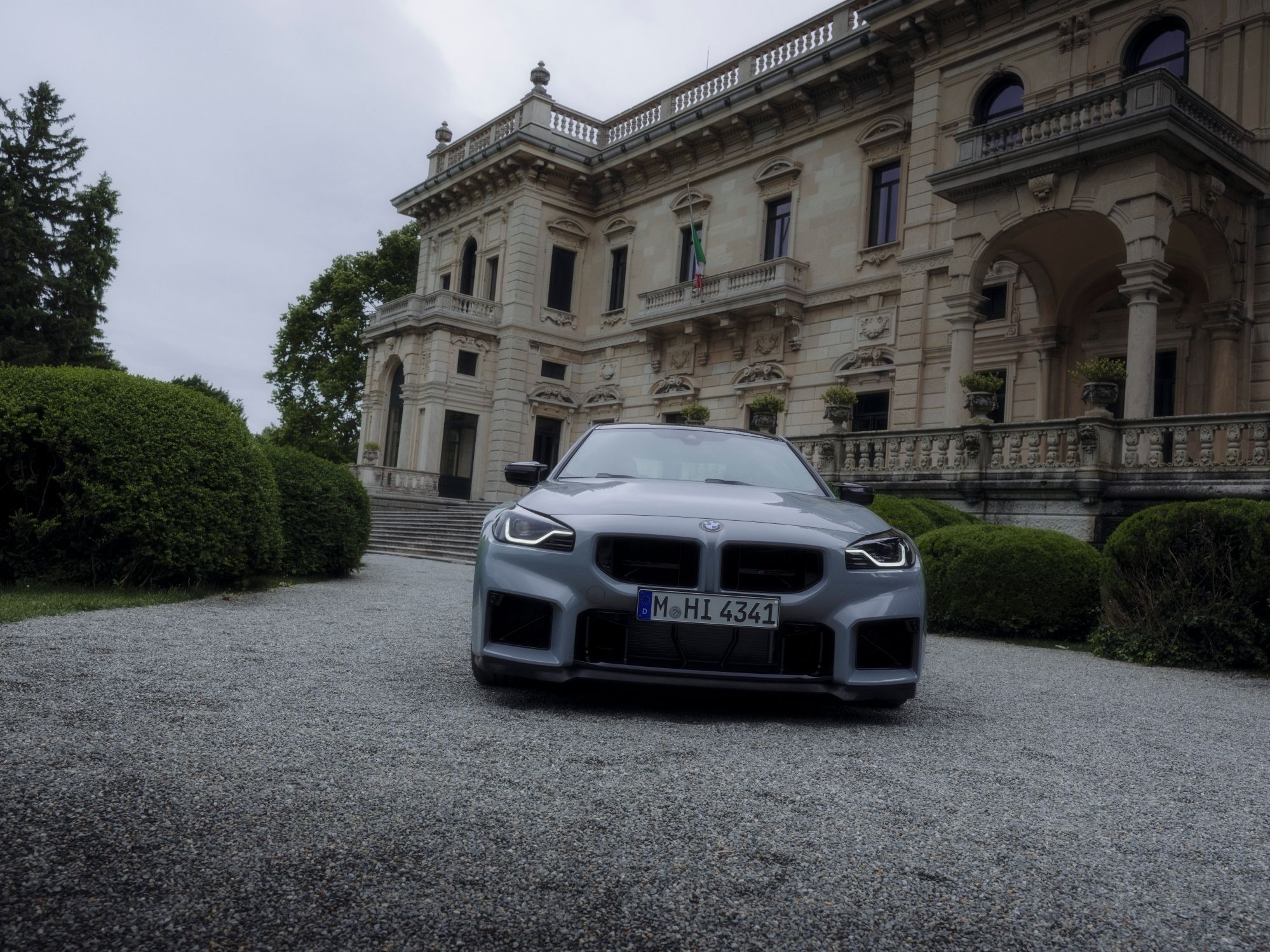 BMW G87 M2 CS 亮相。这次 M2 是跳过了雷霆版，直接发布 CS 版
