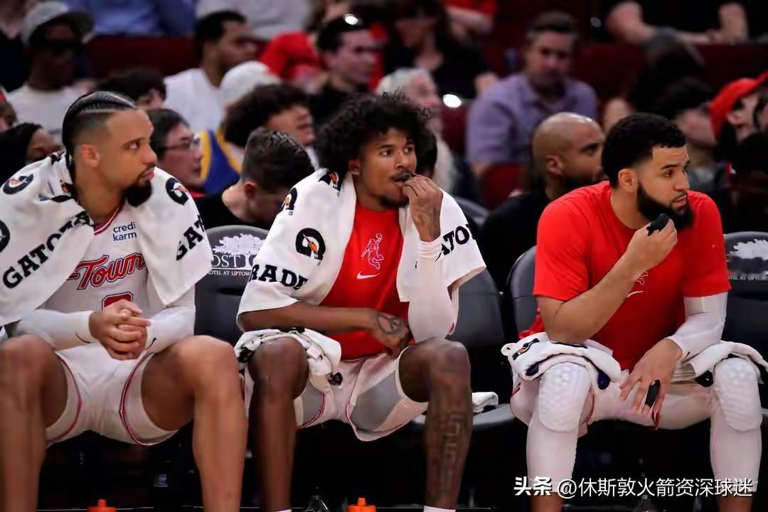 火箭现在失去了杰伦格林、范弗里特、狄龙布鲁克斯，可以说这三位的离去，让火箭新赛季