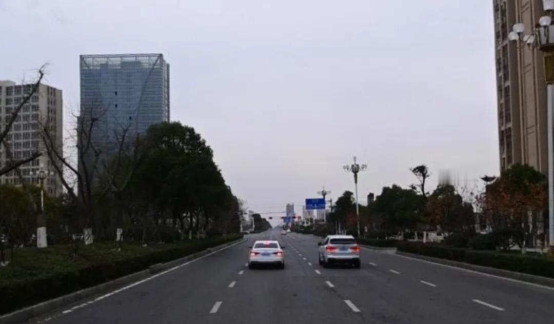 大丰区是江苏省盐城市的市辖区，位于盐城市的东南方向。大丰区是一个生态环境非常好的