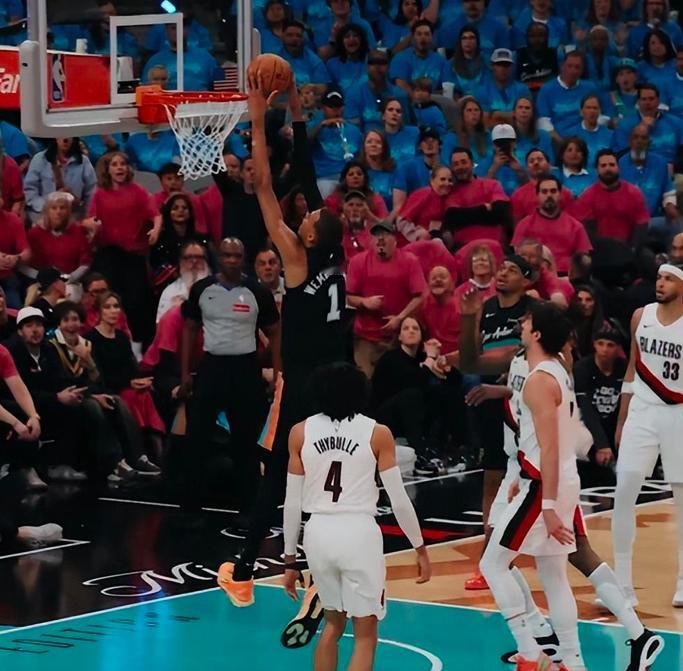 首轮G1战罢，谁才是真正的MVP？
1.文班亚马35分5篮板1助攻2盖帽
马刺1