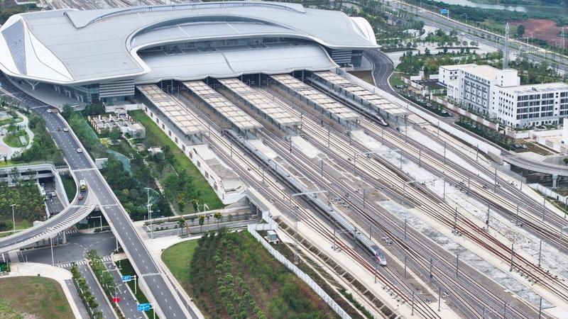 如何看待湖北省高铁里程的快速增长 湖北省高铁里程快速增长，这简直是超级利好！
从