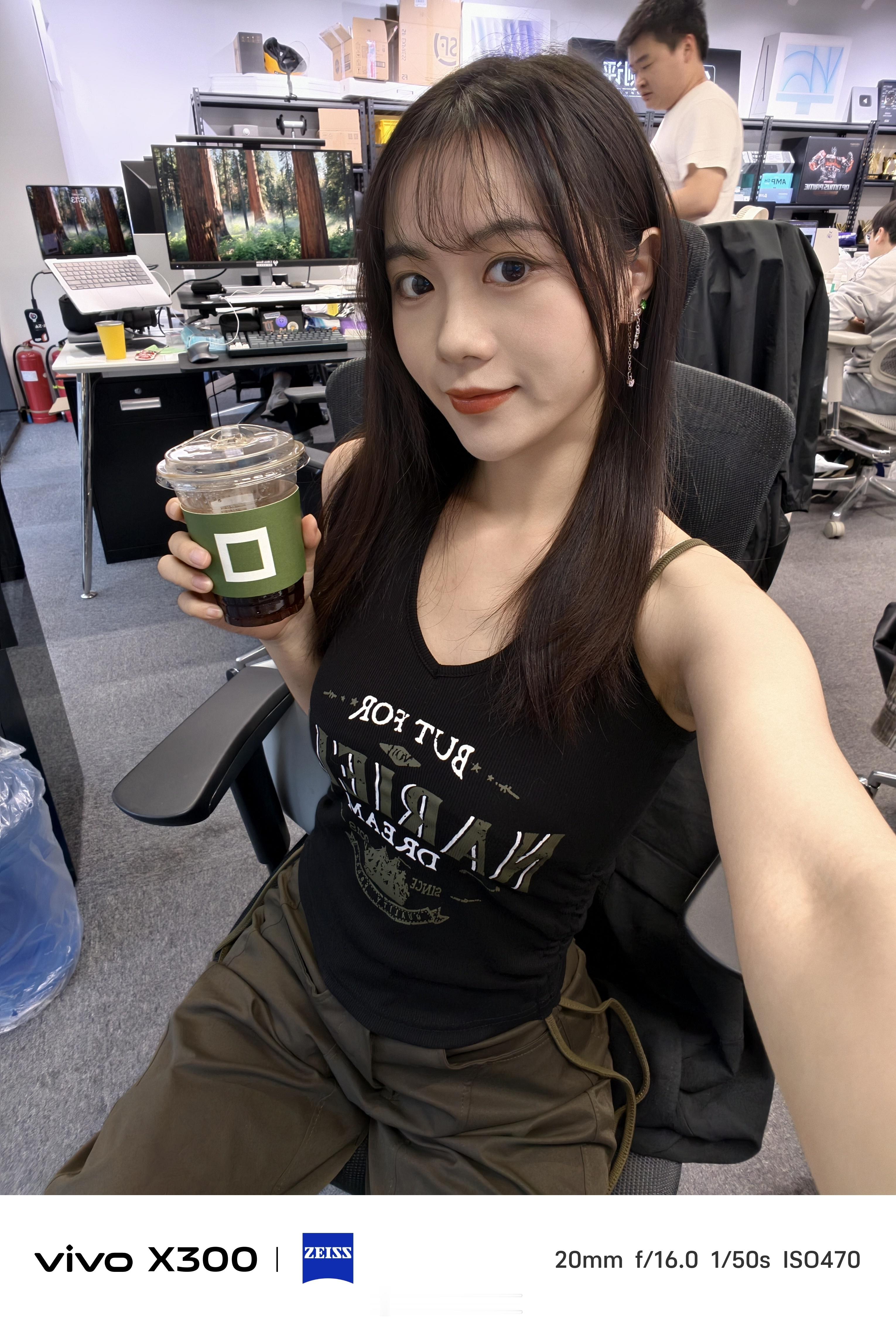 今天的主题色是绿色！vivo X300 透亮人像拍滴 好看不？[喵喵] ​​​