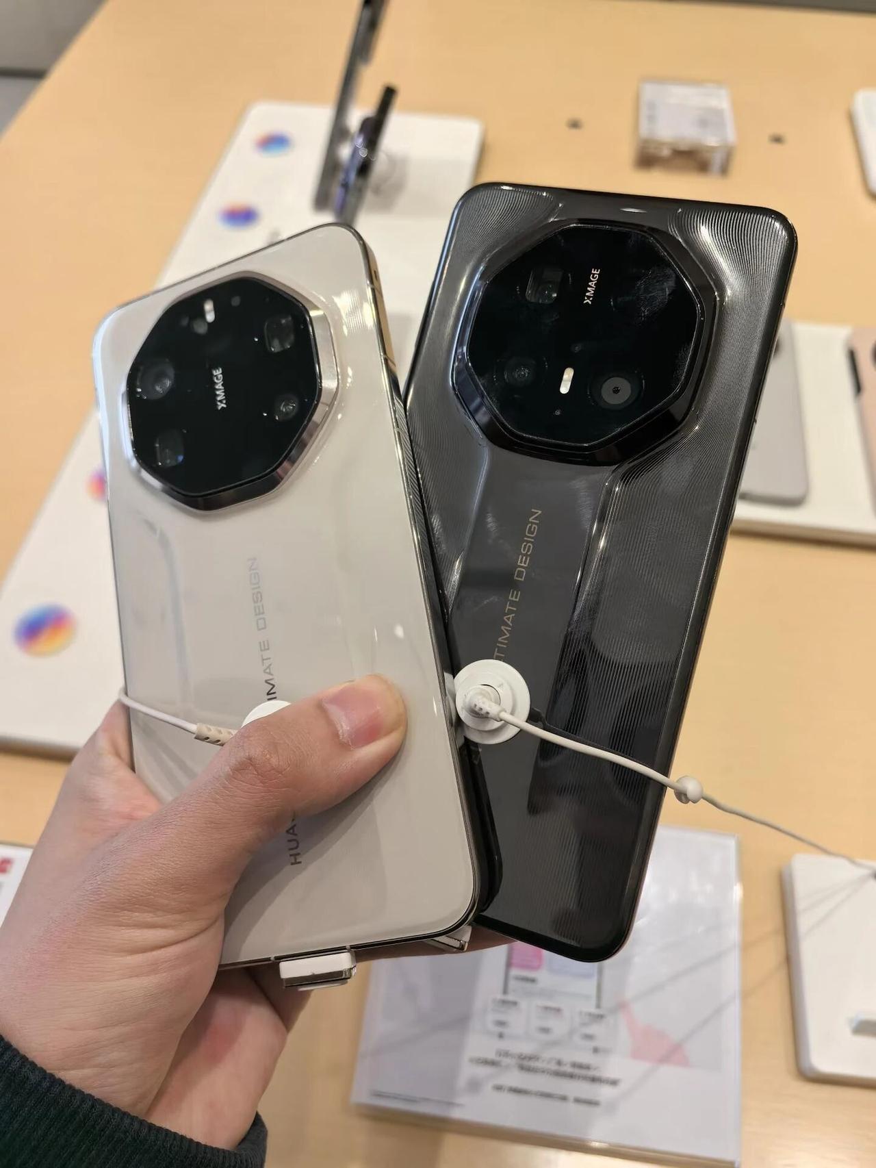 这样子看，华为Mate70RS确实比80RS有质感啊原本没对比的时候，还不咋觉得