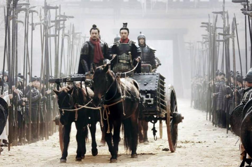 有人可能要问为何现在怎么许多媒体纷纷发文说乙游《恋与深空》的事情？
这就叫有组织