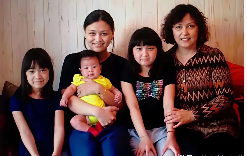 一个男人要养5个孩子，而且孩子还都没有成年，音乐家三宝的压力确实挺大。
话说与前