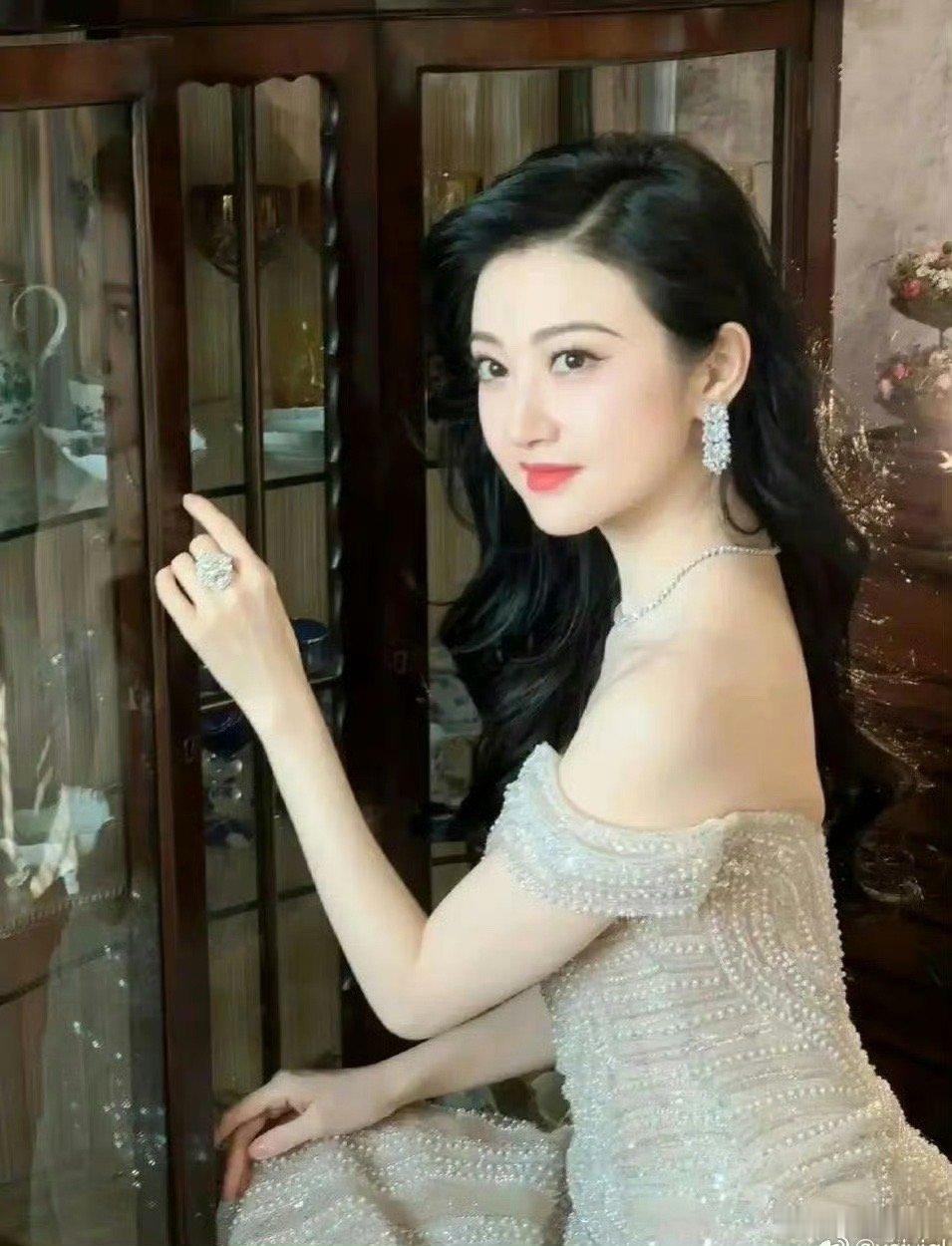 你们老盯着502干嘛？等下游资主力拉127怎么办？127的溢价率最低，看着漂亮的