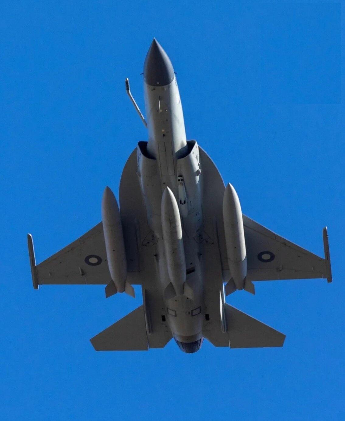 飞扬军事超话 参加阿塞拜疆胜利日阅兵的巴基斯坦空军JF-17“雷电”战斗机
烽火