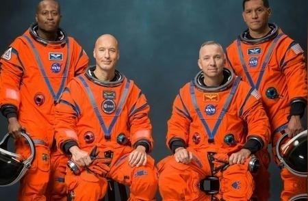 美国航天局局长艾萨克曼放了个大话：NASA要加快步子建月球基地，载人登月，争取两