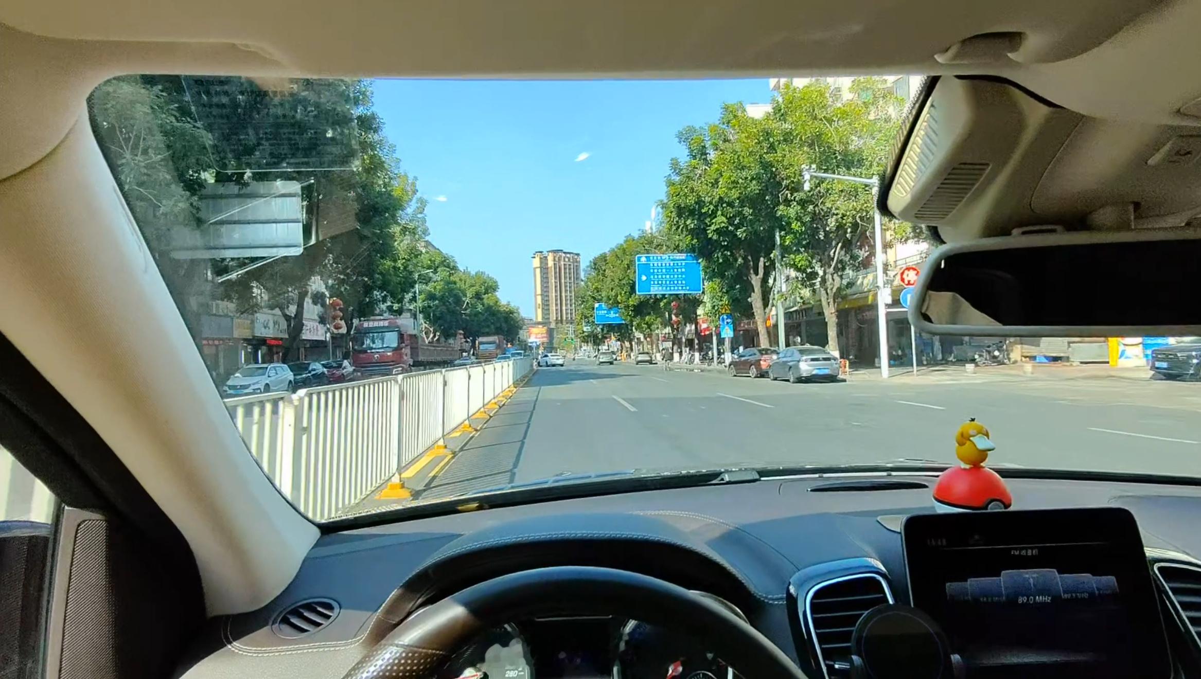 雷鸟横屏拍开车第一视角基本用不了，横屏视角太偏高竖屏应该会好点？？？很 hi 奇