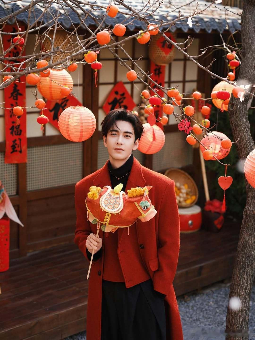 虽然没抢到陈星旭的红包，但毫无疑问新的一年看到红衣服帅哥心情就会特别好陈星旭的红