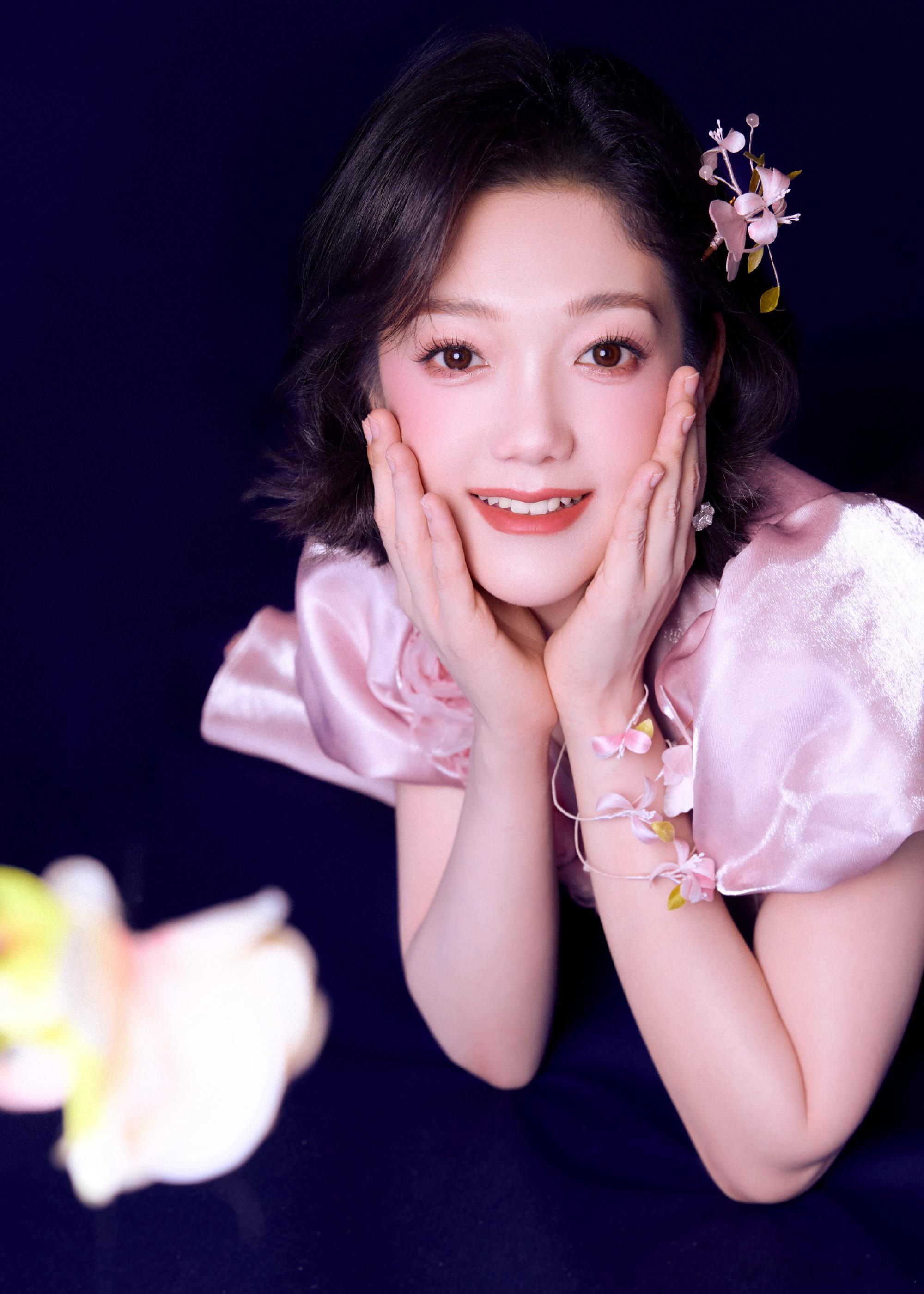 希林娜依高桃花朵朵开  希林娜依高水蜜桃bjd，太漂亮了吧，桃花朵朵开的美丽呀，