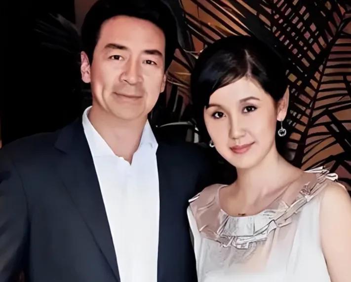 寇振海追爱记：25岁年龄差挡不住真情，他的坚持改变了一切

2003年，49岁的