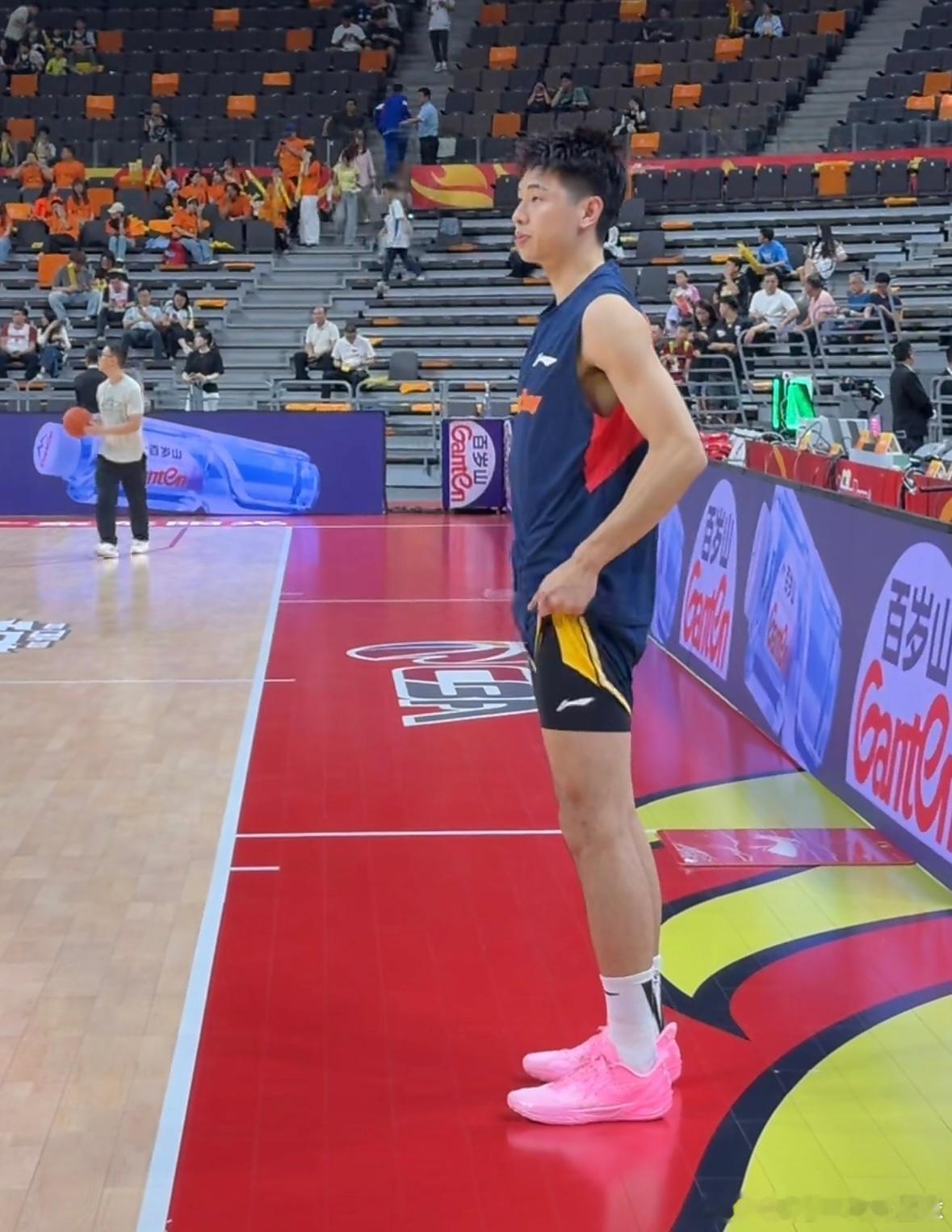 广东宏远对阵广州男篮的大名单出炉了王洪泽，陈家政继续缺阵，张文逸、张皓嘉、杜润旺