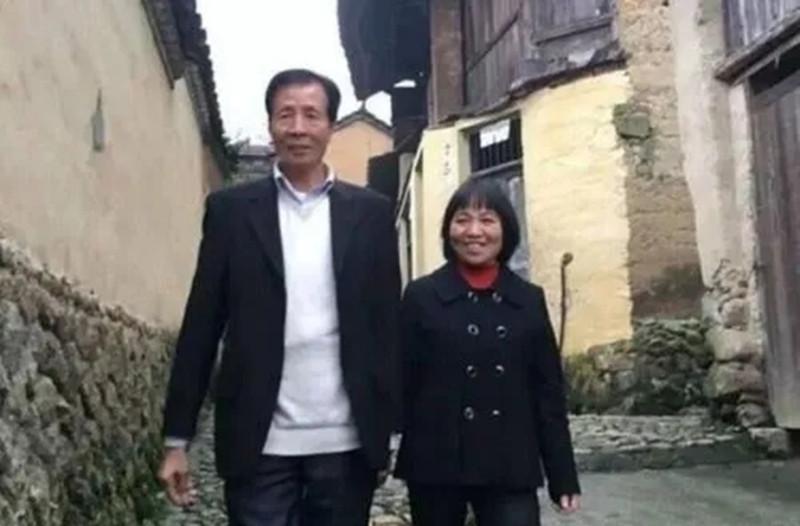 2013年，因为一次借宿，亿万富翁姚南山对农妇一见钟情，竟放弃国外产业，回国只为