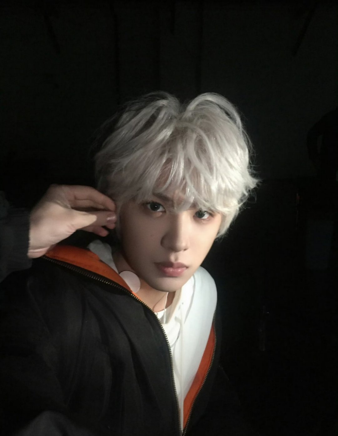 黄明昊咋这么帅，新发色！！！更期待演唱会新发色～ 