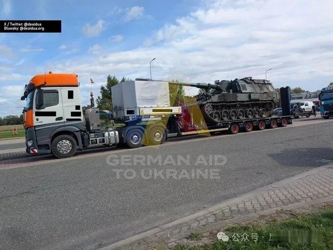 烽火问鼎计划 网络照片显示，几个月前，有几辆受损的乌军PzH2000自行榴弹炮被