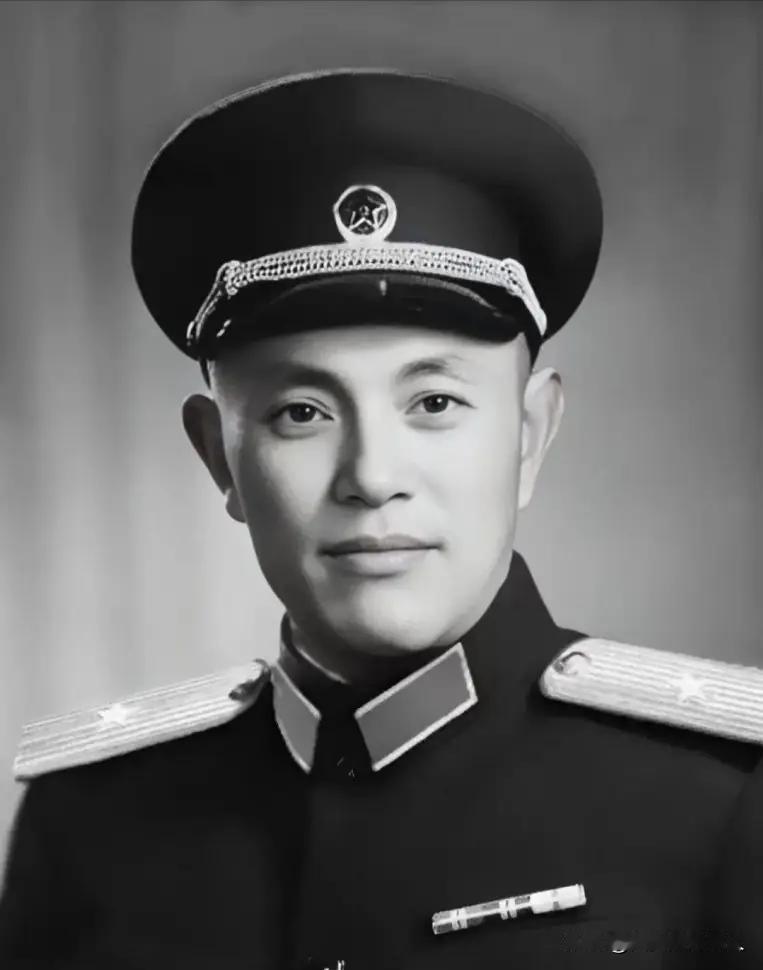 [微风]“你要当模范的”只因毛主席的那一句话，“身患疟疾”的开国少将张力雄，硬是