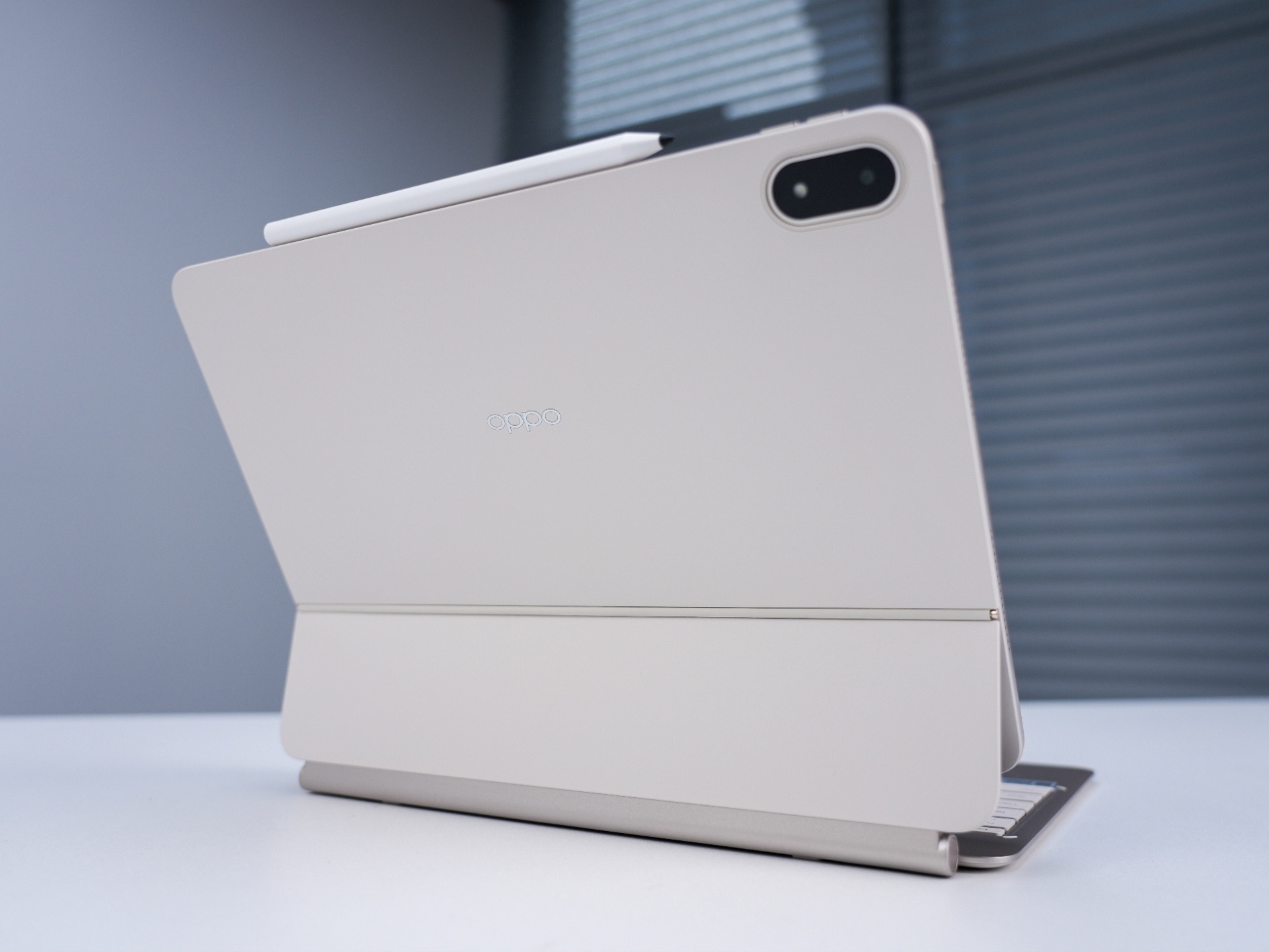 OPPO Pad 5 Pro已经发布几个月了，我也体验一段时间。首先这块屏幕够大
