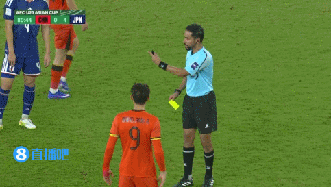 千呼万唤始出来，拜合拉木上了，带走一张黄牌u23国足vs日本