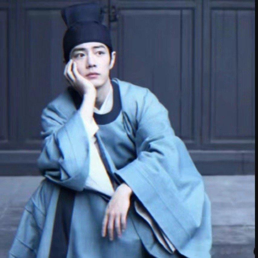#肖战藏海传托腮梦回魏婴时影##肖战藏海眼神戏# 肖战托腮照🈶时影vs藏海vs