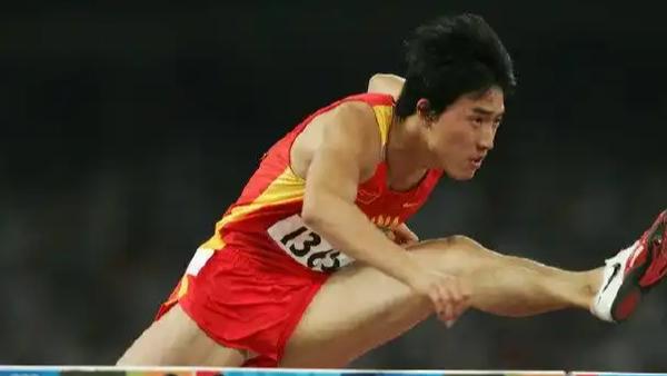 上联：人生起落终有时
下联：事业成就须尽早