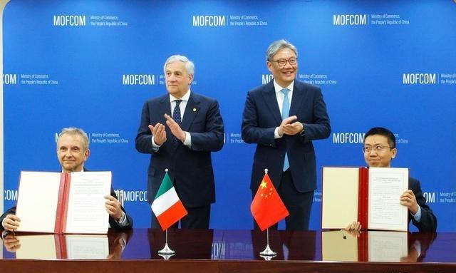 签约，中国和意大利谈成了！日前意大利副总理兼外长塔亚尼终于来到北京出访。这一次，