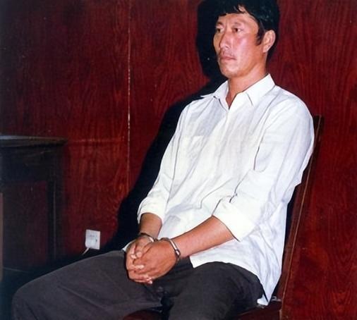 2005年4月26日，白宝山情人谢宗芬被提前释放。在走出监狱大门时，狱警曾问过她