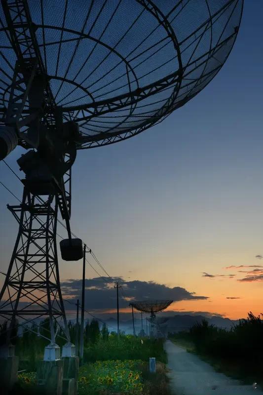 俄罗斯卫星网络以格洛纳斯（GLONASS）导航、“黎明”低轨通信及“球体”综合星
