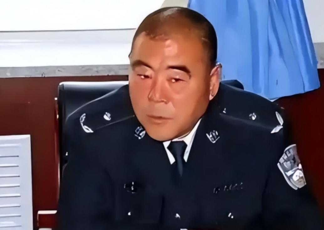 2014年12月，呼格吉勒图案刚翻案两天，冯志明就在会议室被带走。他当时还吼着问