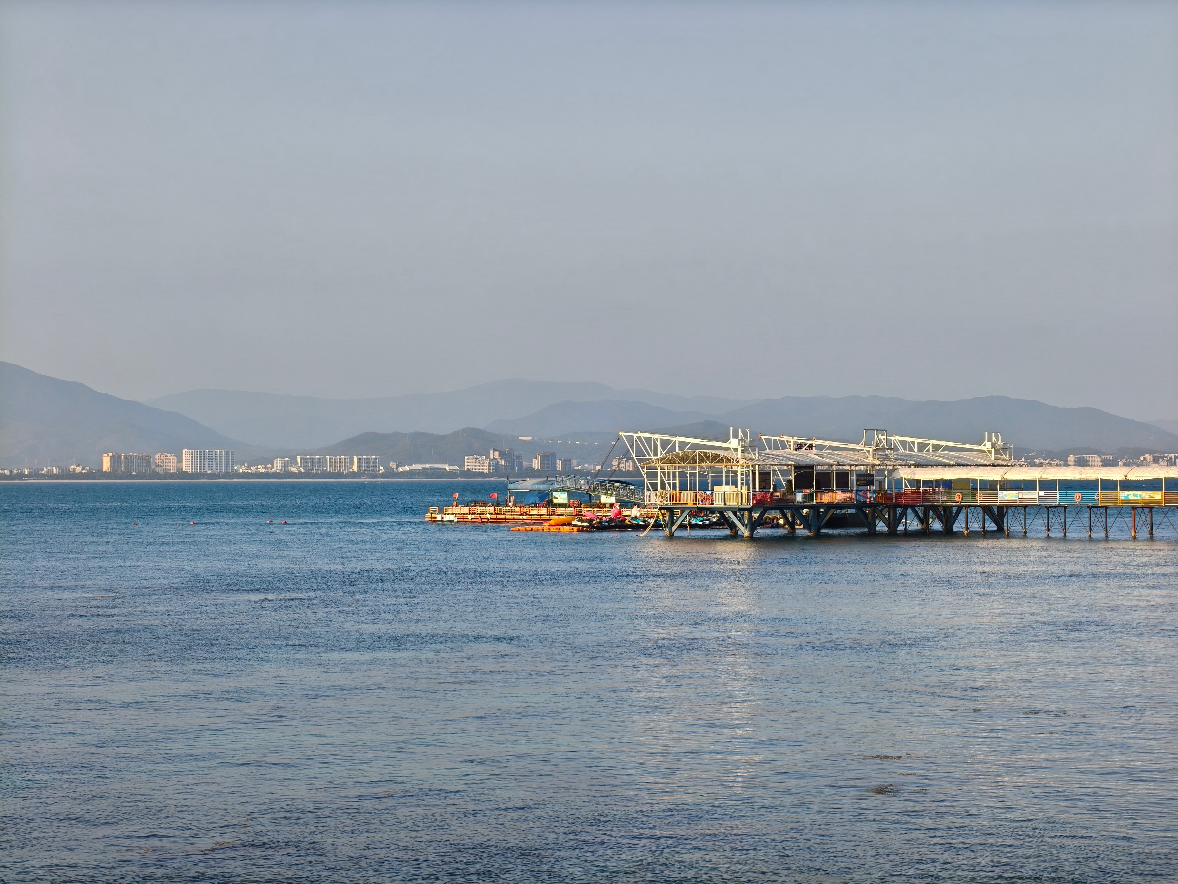 大家都在吃吉利汽车发布会的瓜，一个自媒体的骚操作影响了车企一场精心准备的发布会，