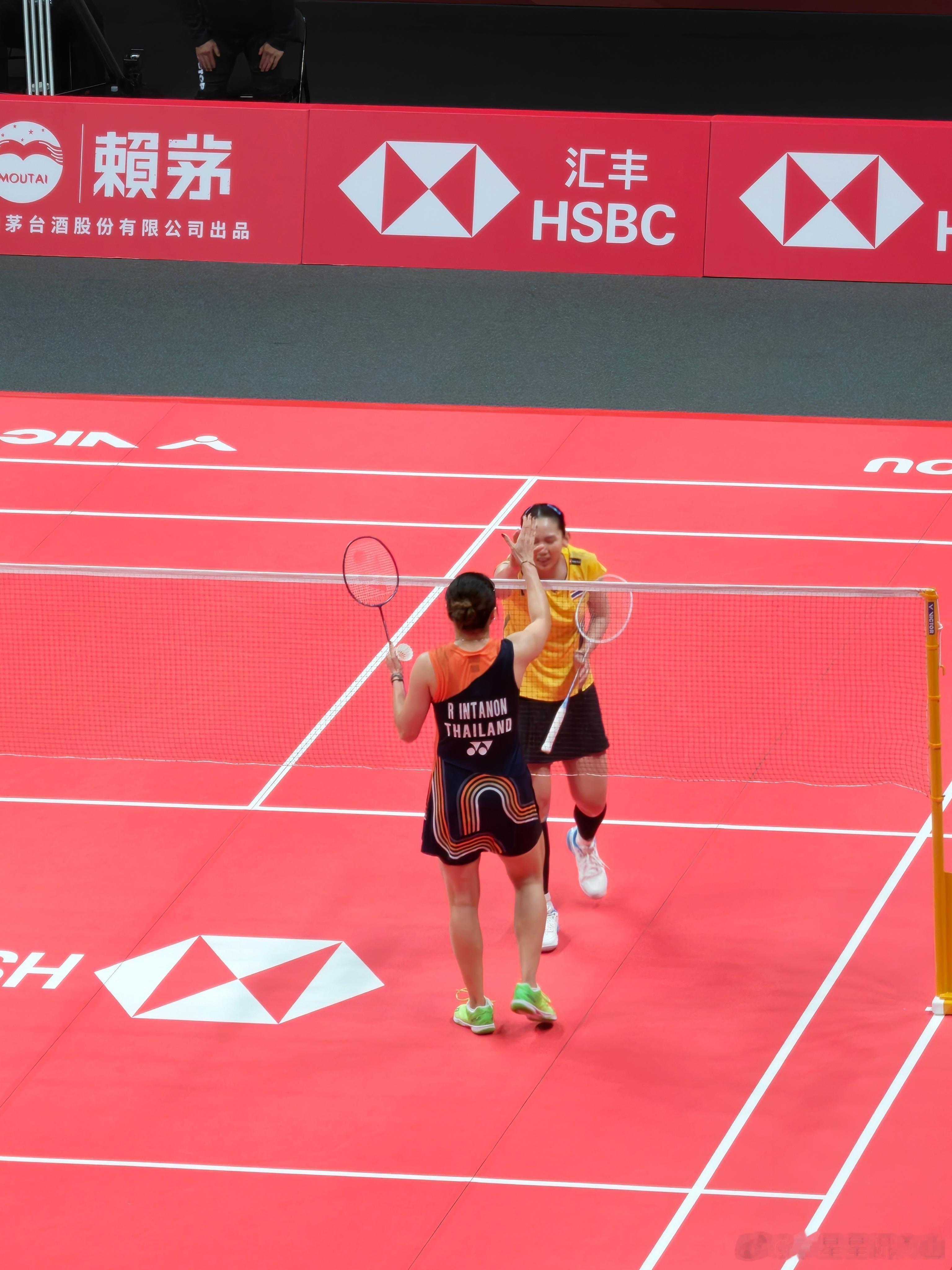 李美妙🇹🇭 21-18、14-21、21-10 🇹🇭因达农决胜杭州胜利在