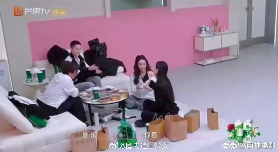 明星势力榜[超话]侯佩岑撒娇圣体谁能拒绝一个会撒娇的侯佩岑 当别人撒娇：夹子音尬