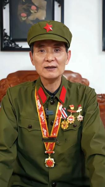 对越自卫反击战一等功臣张长海，潜伏3天3夜，不吃不喝，大小便随身排出。405战斗