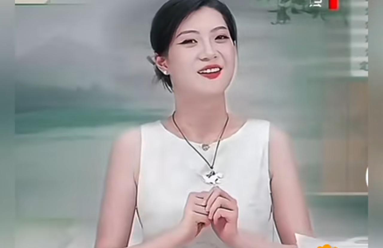 趁许盼不在现场，宇辉当着学弟学妹的面儿，蛐蛐人家！
说许盼跟他同学，本科毕业后许