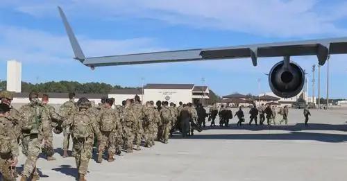 北约成员军全体连夜逃离中东，连海路都不敢走，经“友邦”领空飞离！

2月28日开