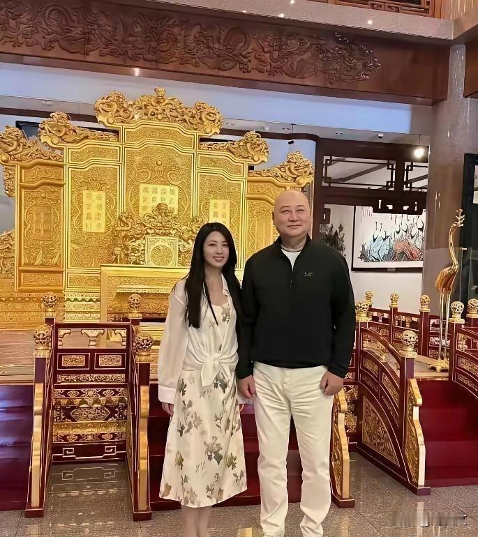熬出头了！
哎呀，好漂亮的女助理，唐僧终究还是逃不掉金帛美色，金帛在手，该上演女